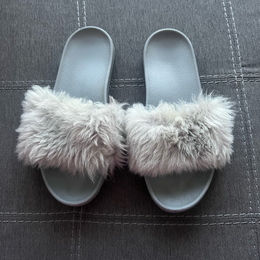 UGG Women’s Slide Size 9 Gray